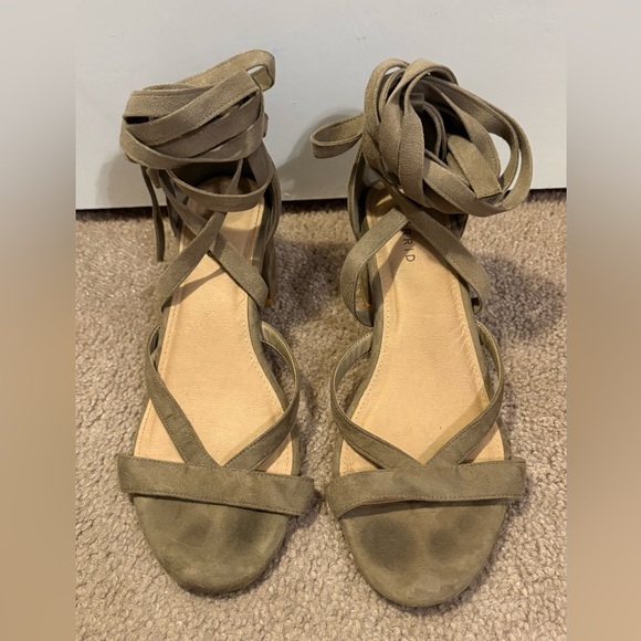 Torrid Taupe Faux Suede Wrap Heels 11WW - Picture 2 of 9